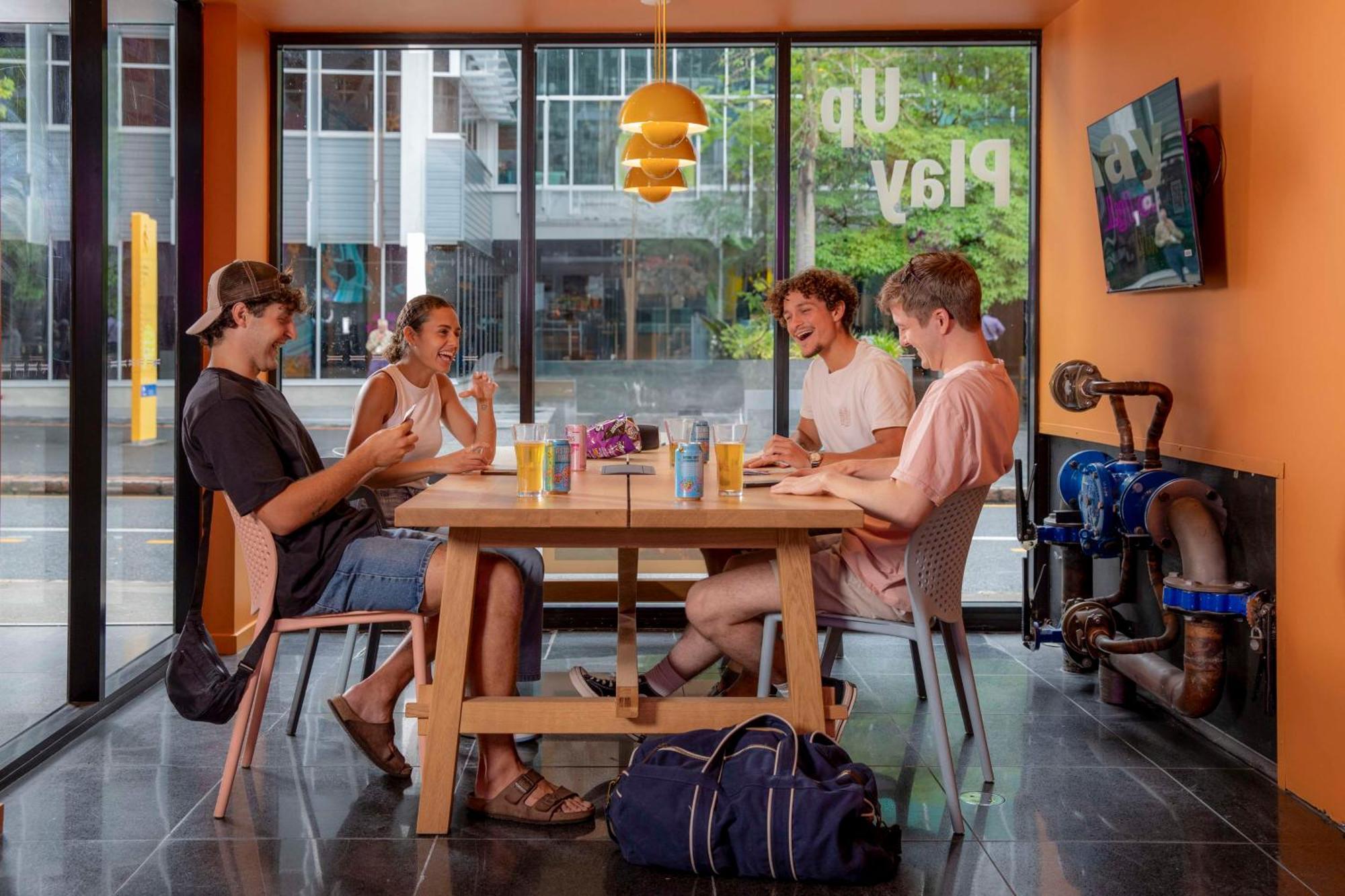 Lylo Brisbane Hostel Bagian luar foto